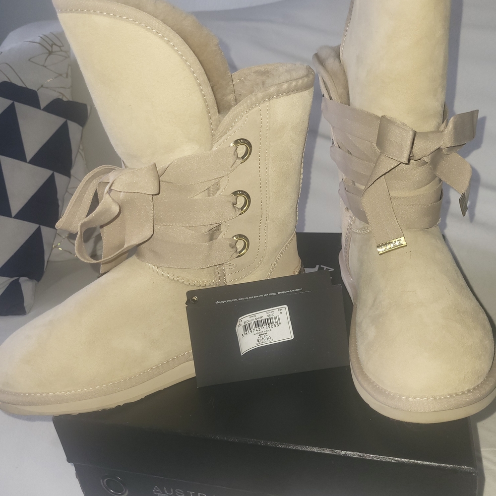 Australia Luxe Collective Cream Lace-Up Winter Boots - Picture 8 of 9